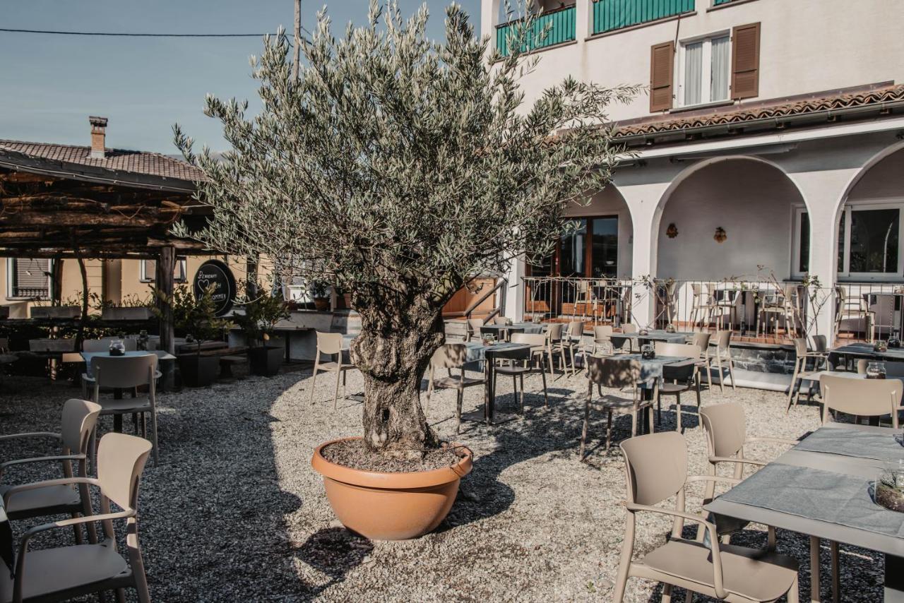 Albergo Ristorante Al Portico Gerra  Eksteriør bilde